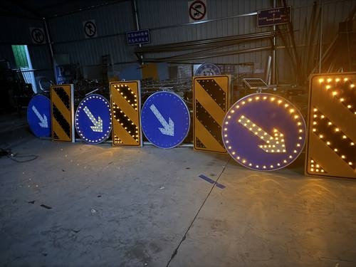 内蒙古内蒙古河南太阳能交通标牌 河南自发光交通路标牌厂家